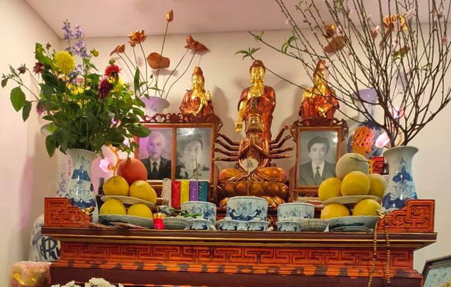 Cắm hoa trên bàn thờ ngày Tết Cắm hoa trên bàn thờ ngày Tết