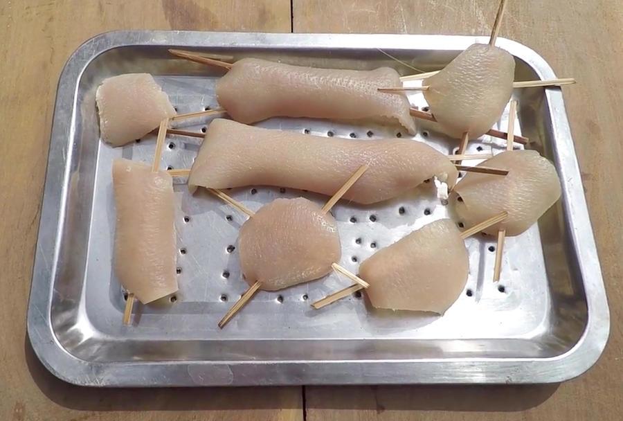 Xiên que cho bì lợn thẳng ra Xiên que cho bì lợn thẳng ra