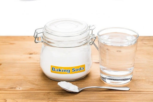 Cách làm tóc đỡ bết bằng baking soda