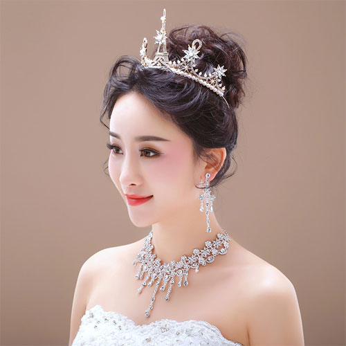 Mẫu tóc cô dâu đội vương miện Mẫu tóc cô dâu đội vương miện