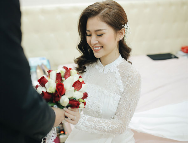 Kiểu tóc cô dâu xõa đẹp Kiểu tóc cô dâu xõa đẹp