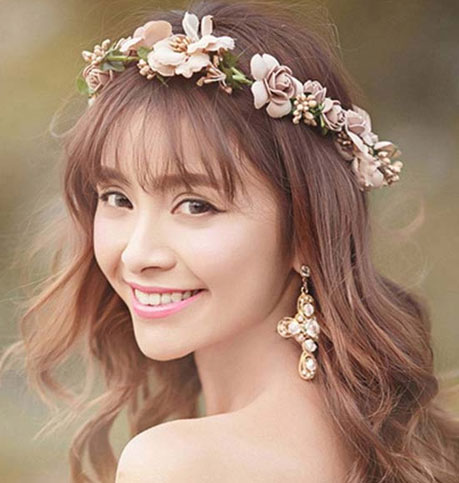 Kiểu tóc vòng hoa đội đầu Kiểu tóc vòng hoa đội đầu