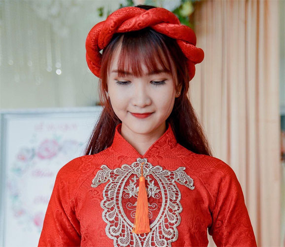 Kiểu tóc cô dâu mặc áo dài đội mấn Kiểu tóc cô dâu mặc áo dài đội mấn