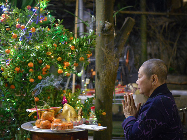 Chuẩn bị mâm cúng giao thừa