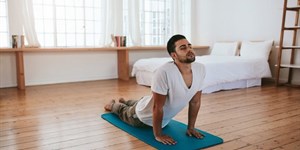 Nam tập yoga được không? 7 bài tập yoga cho nam giới dẻo dai, tăng cường sinh lý