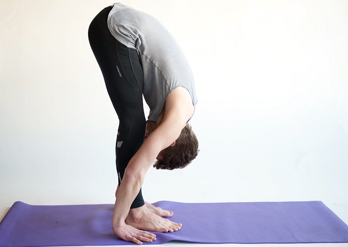 Tư thế gập người về phía trước (Uttanasana)