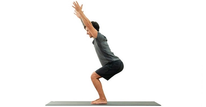 Tư thế ghế ngồi (Utkatasana)