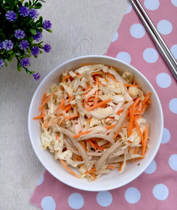Salad bắp cải sốt mè rang