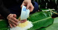 Cách gói bánh chưng vuông bằng tay không cần khuôn đẹp, ngon, có màu xanh