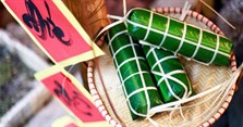 Cách gói bánh tét bằng lá dong, lá chuối ngon, đẹp, có màu xanh