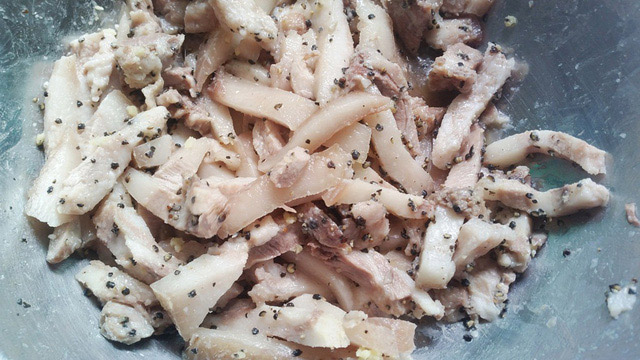 Sơ chế nguyên liệu gói bánh tét