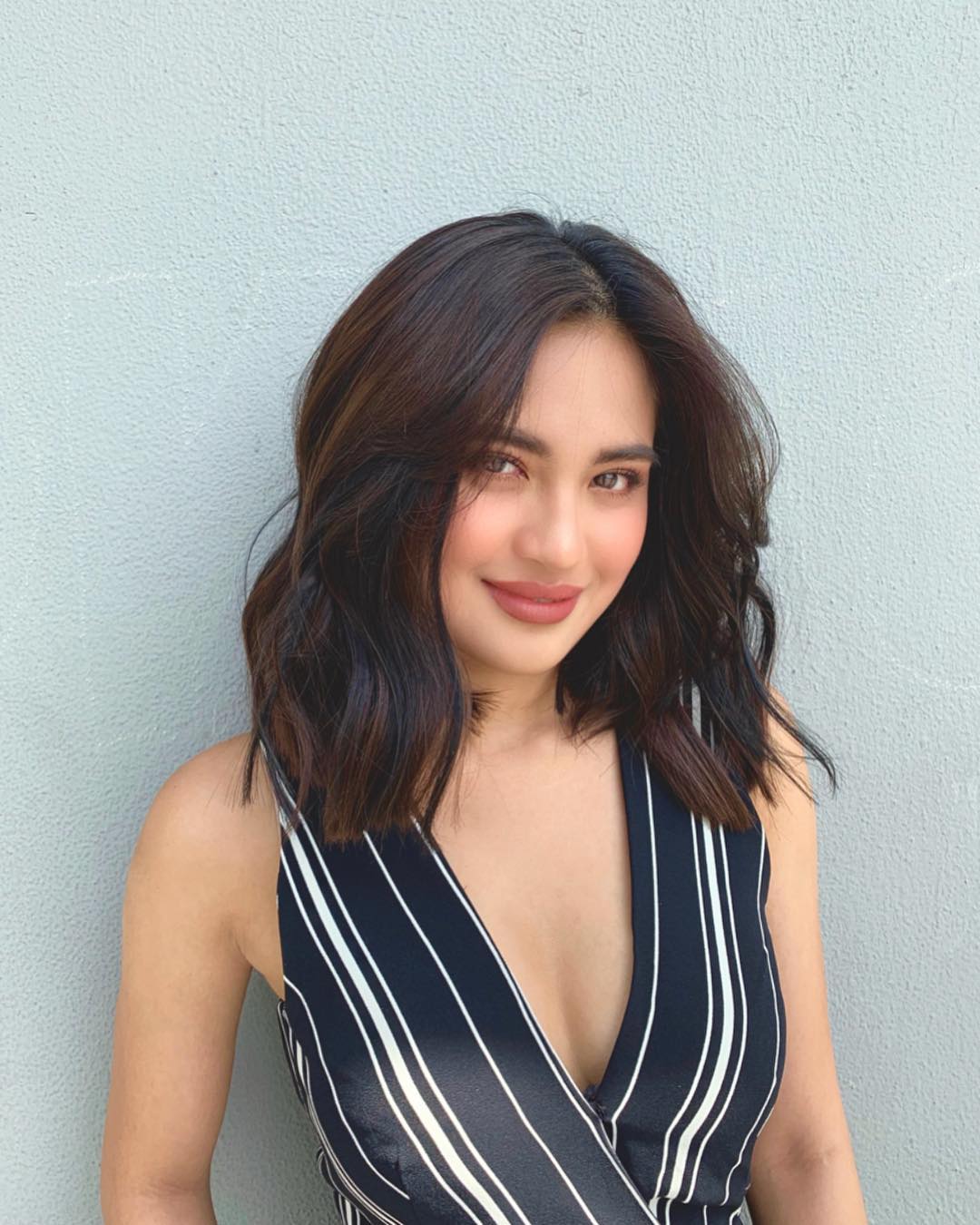 Tóc Bob dài uống sóng nhẹ