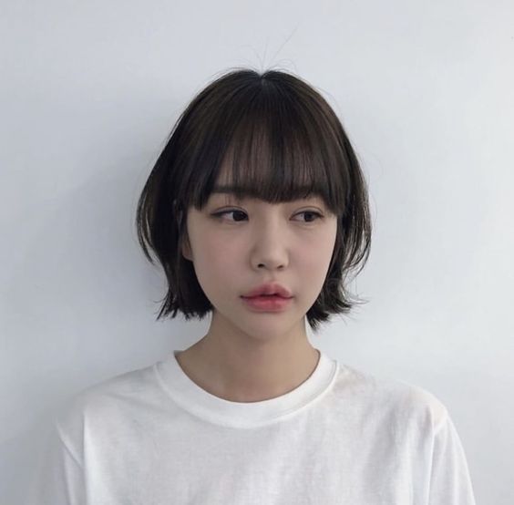 Đầu Bob ngắn uốn cong đuôi