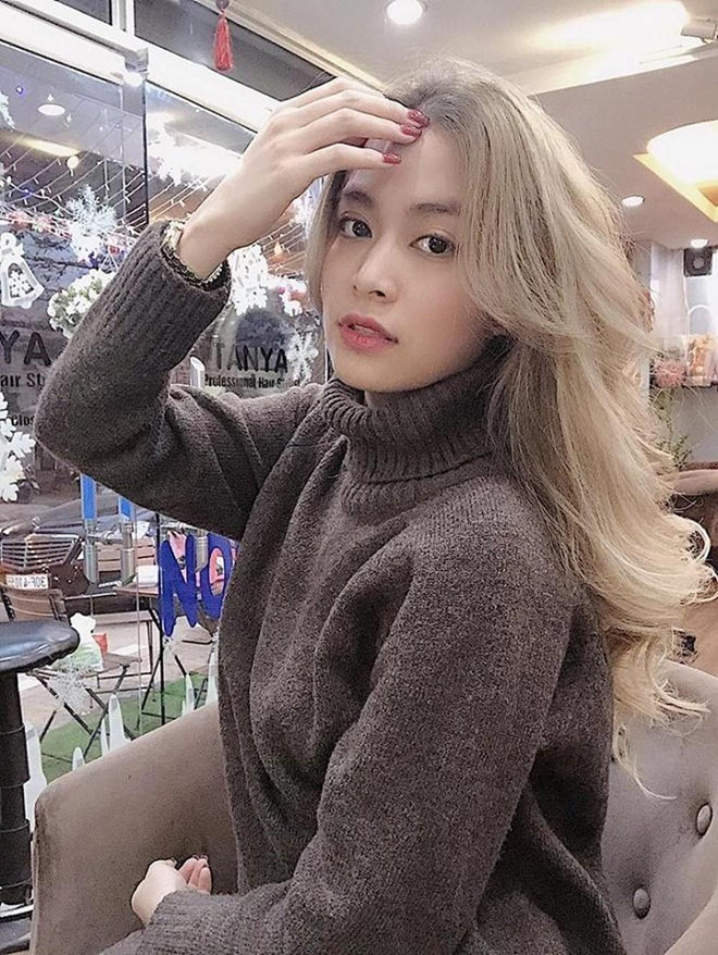 Tóc nâu khói sáng