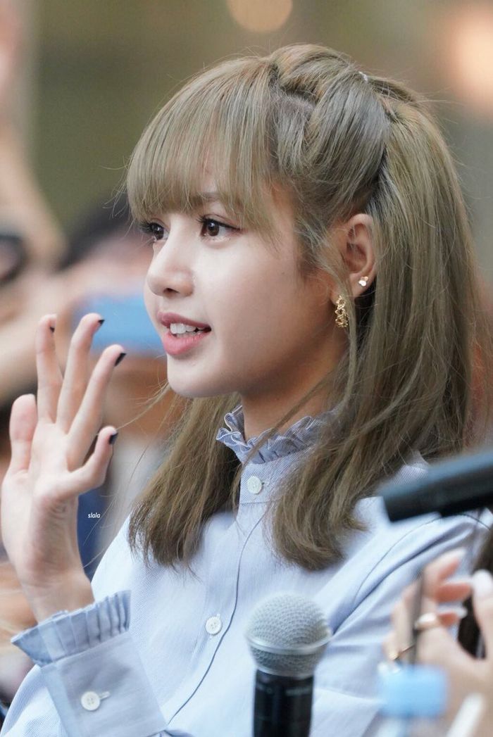 Tóc nâu khói là màu gì?