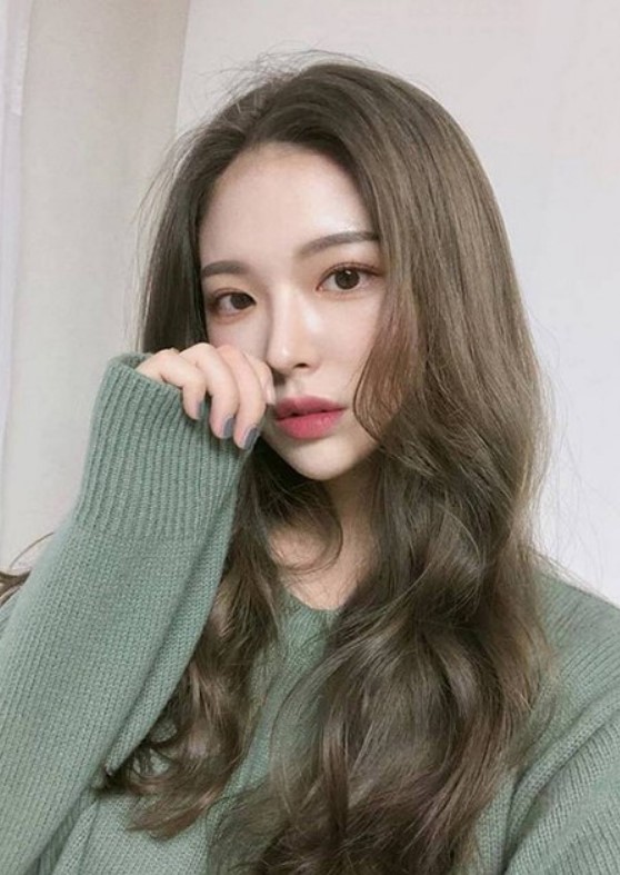 Màu nâu khói ánh rêu