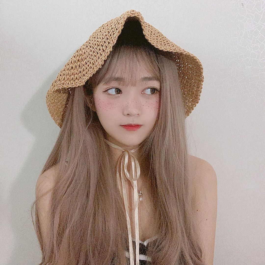 Nâu khói ánh vàng