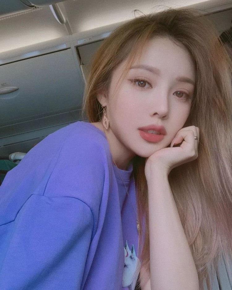 Tóc nâu khói ánh vàng sang chảnh