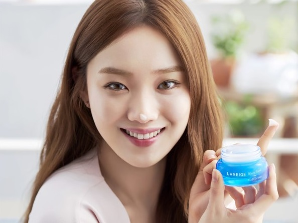 Kẻ mắt eyeliner kiểu đuôi cá