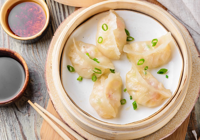 Cách làm sủi cảo nhân thịt và tôm