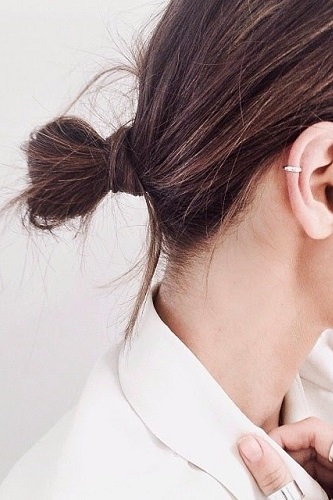 Cách búi tóc “messy” phía sau gáy cho tóc ngắn Cách búi tóc “messy” phía sau gáy cho tóc ngắn