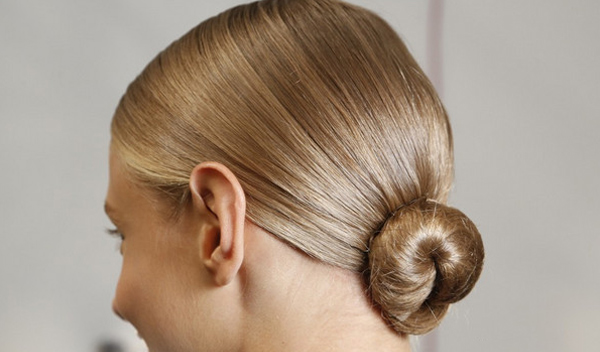 Tóc búi mượt cho chị em tuổi trung niên Tóc búi mượt cho chị em tuổi trung niên