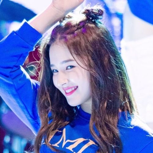 Cách búi tóc nửa đầu Hàn Quốc Cách búi tóc nửa đầu Hàn Quốc