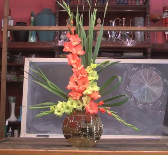 Cách cắm hoa lay ơn trên bàn thờ Tết Cách cắm hoa lay ơn trên bàn thờ Tết