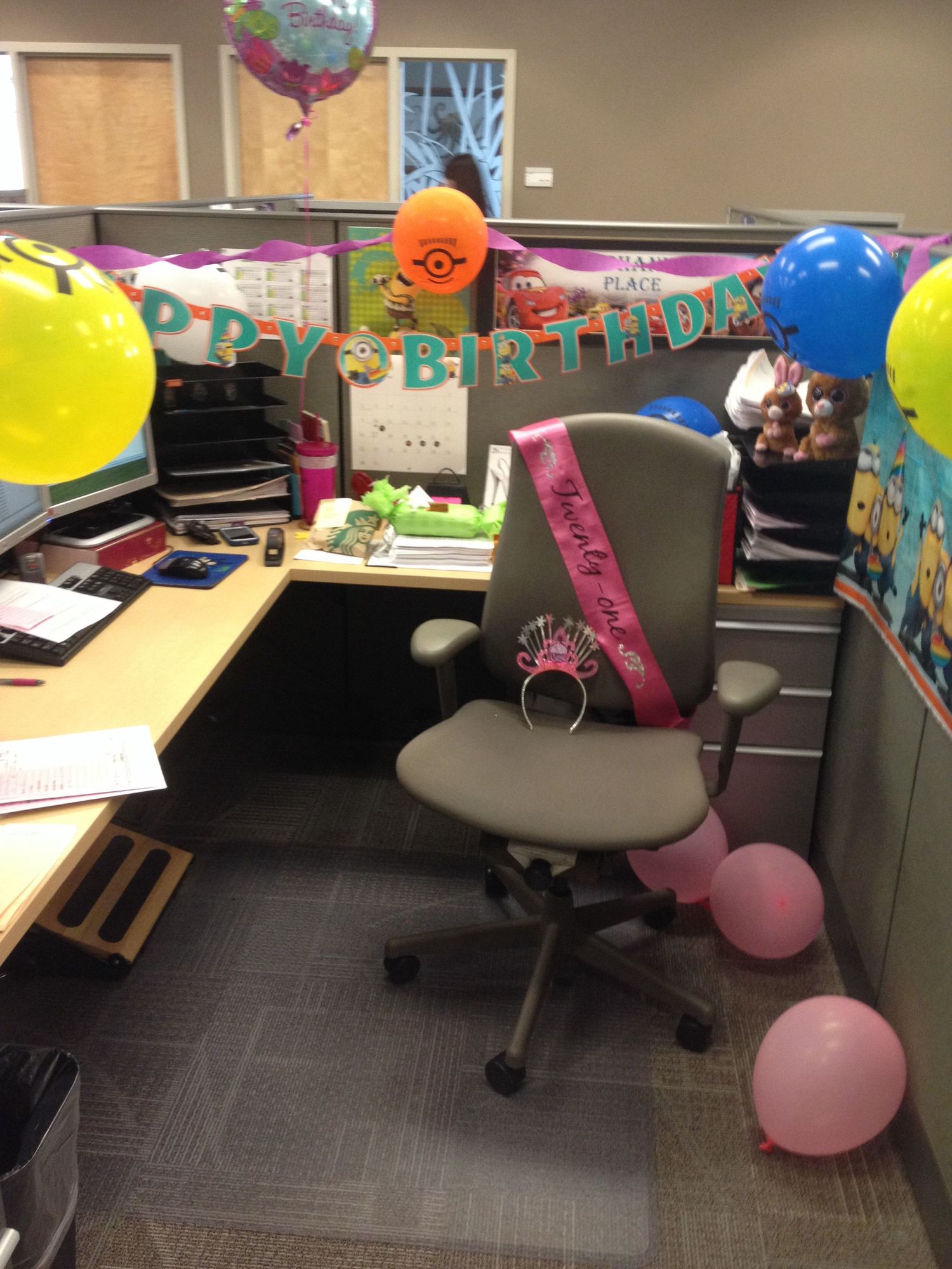 Cách trang trí sinh nhật cho người lớn ở công ty