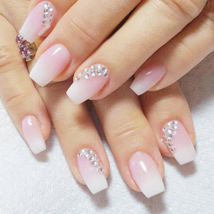 Mẫu nail đính đá 4