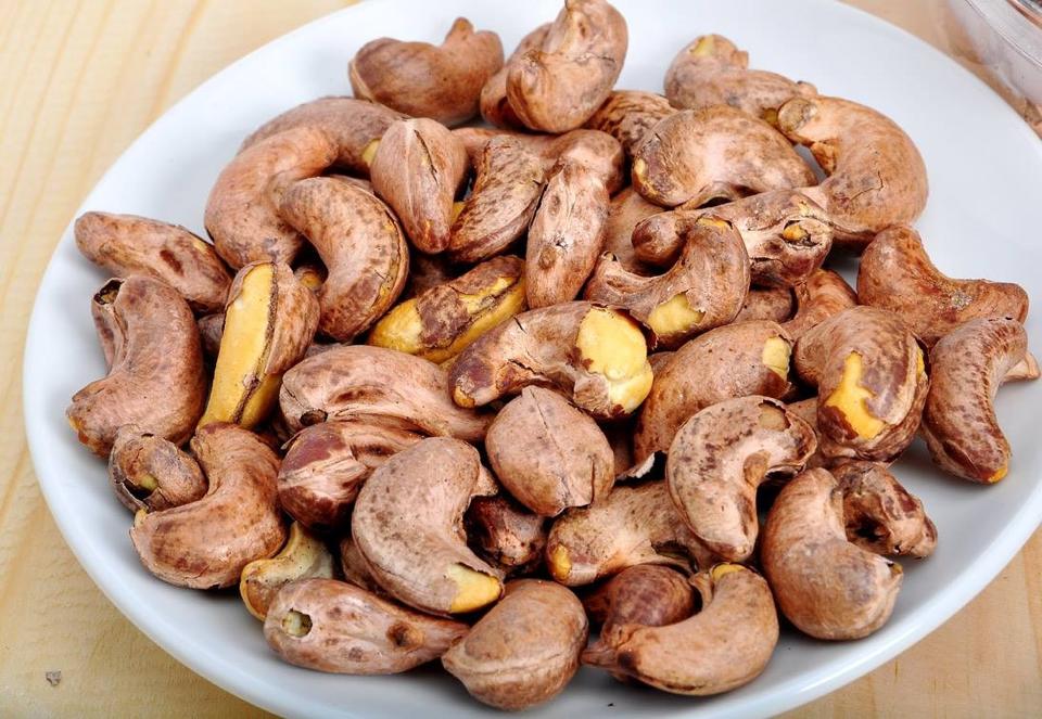 Cách làm hạt điều rang muối Cách làm hạt điều rang muối