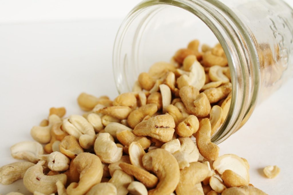 Cách rang hạt điều bằng lò vi sóng Cách rang hạt điều bằng lò vi sóng