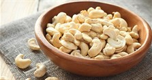 Cách làm hạt điều rang tỏi ớt ngon bá cháy