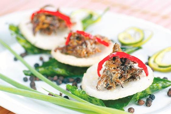 Rươi rang muối Rươi rang muối