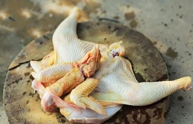 Sơ chế gà nướng muối ớt