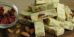 Cách làm kẹo Nougat hạnh phúc cho Tết và Valentine thêm ngọt ngào