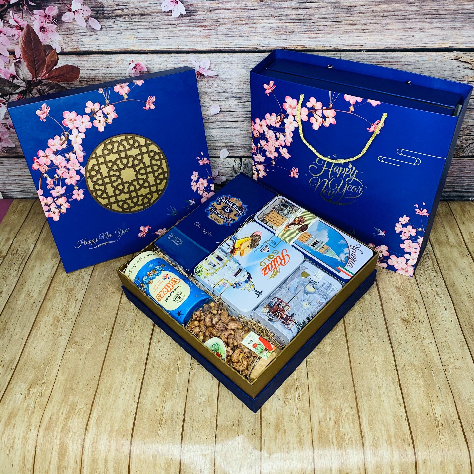 Giỏ quà Tết cao cấp tặng khách hàng