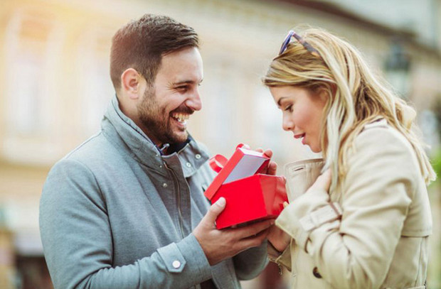 Valentine ai tặng quà cho ai Valentine ai tặng quà cho ai