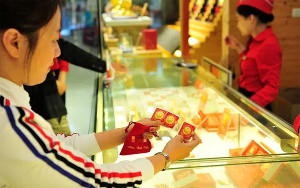 Ngày vía Thần Tài nên mua gì