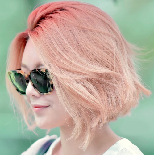 Tóc ngắn nhuộm ombre màu hồng sáng