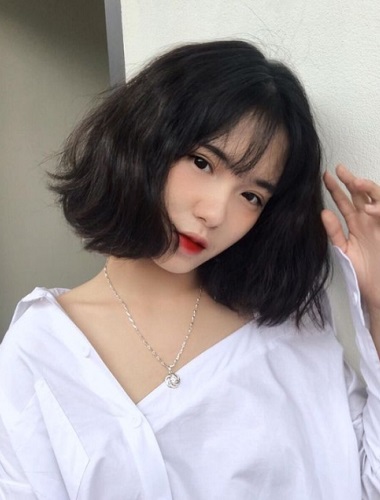 Tóc xoăn ngắn retro