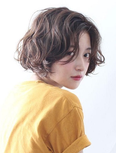 Tóc xoăn ngắn bob