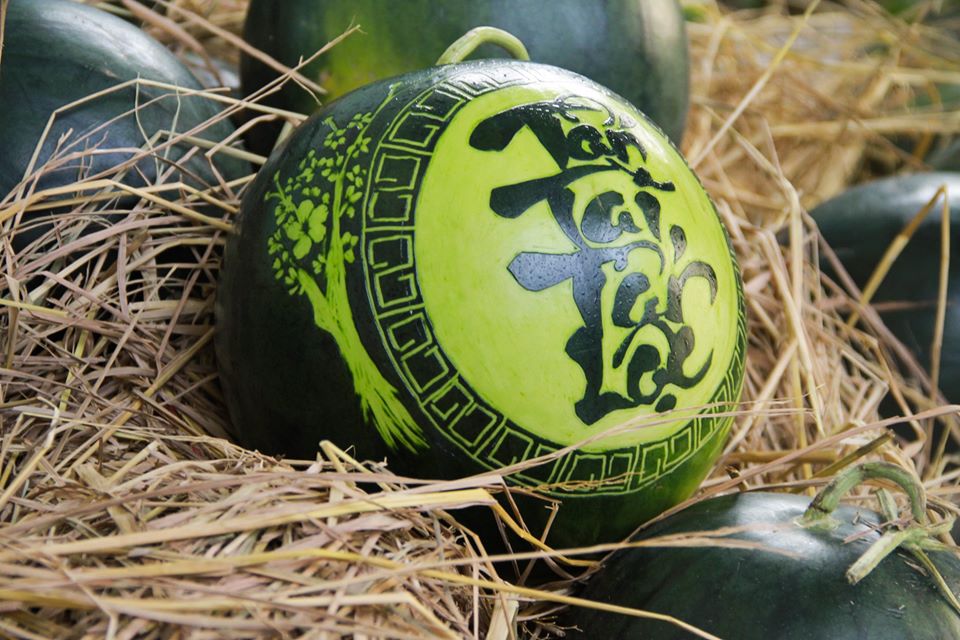 Cách khắc dưa hấu Tết Cách khắc dưa hấu Tết