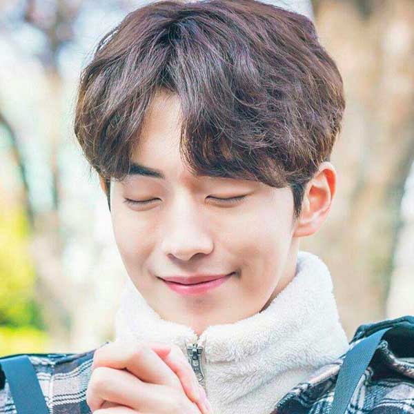 Tóc xoăn nam đẹp kiểu Hàn Quốc