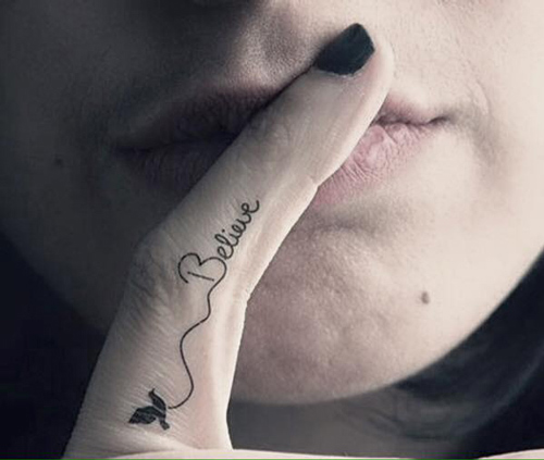 Hình xăm chữ đẹp cho nữ ở tay 4