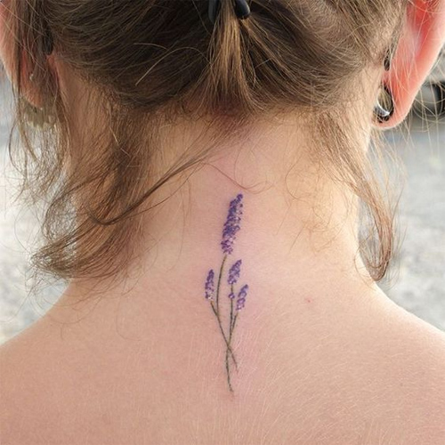 Hình xăm mini sau gáy cho nữ Hình xăm mini sau gáy cho nữ
