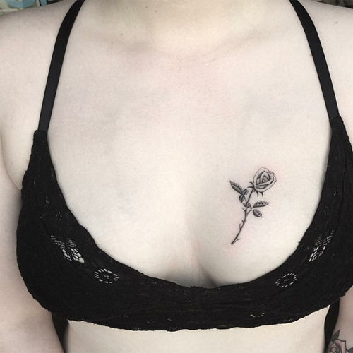 Hình xăm ở ngực cho nữ mini Hình xăm ở ngực cho nữ mini