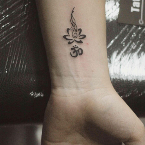 hình xăm mini ở cổ tay nữ đẹp hình xăm mini ở cổ tay nữ đẹp