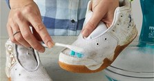 Cách làm sạch, cách giặt giày vải đúng cách, không bị phai màu chuẩn nhất