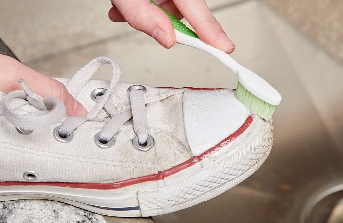Cách giặt giày vải đúng cách và không bị phai màu chuẩn nhất